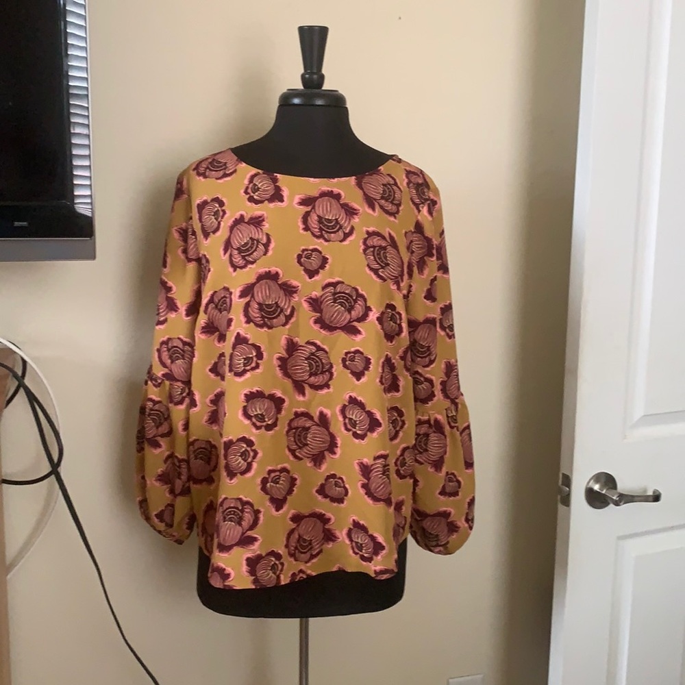 Ann Taylor L Floral top